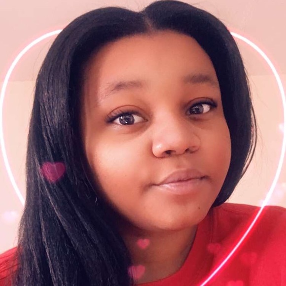 Meet your Posher, Yvette - Picture 2 of 2